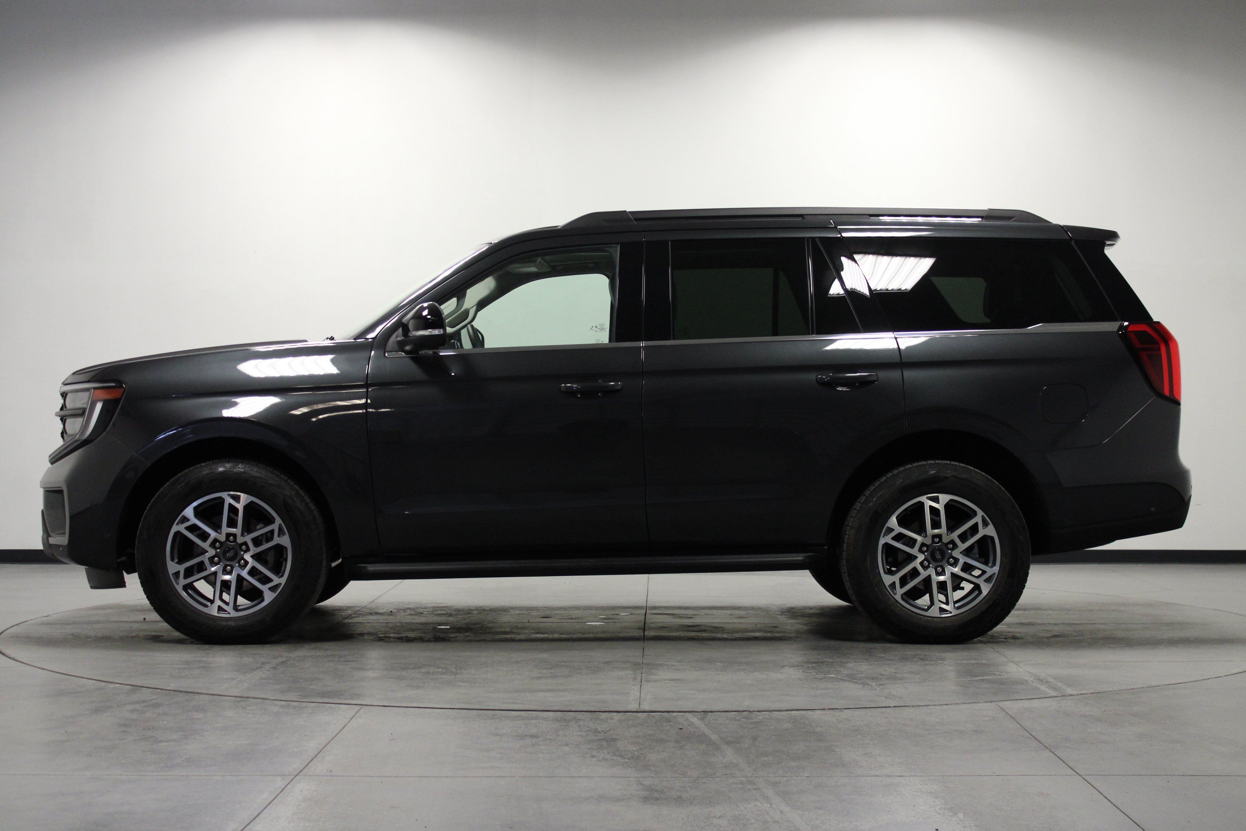 Used 2025 Ford Expedition Active AWD/4WD image 7