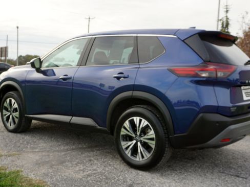 Used 2023 Nissan Rogue SV image 18