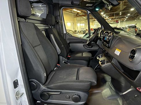 Used 2025 Mercedes-Benz Sprinter 2500 image 12