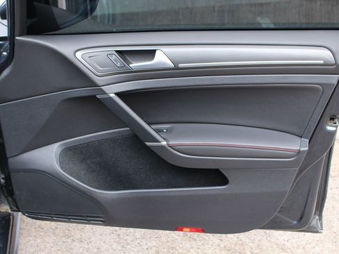 Used 2019 Volkswagen GTI SE image 17