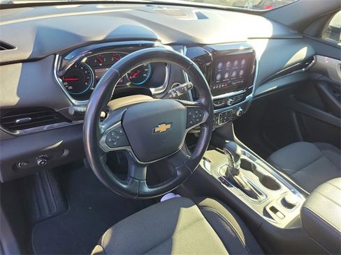 Used 2022 Chevrolet Traverse LT image 17