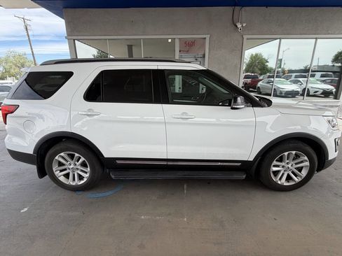Used 2017 Ford Explorer XLT w/ Equipment Group 201A FWD image 6