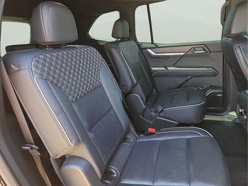 Used 2025 GMC Acadia Denali FWD image 10