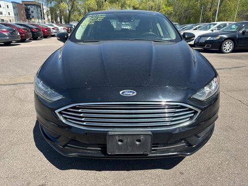 Used 2018 Ford Fusion SE FWD image 2