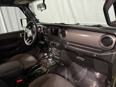 Used 2023 Jeep Gladiator Sport image 15