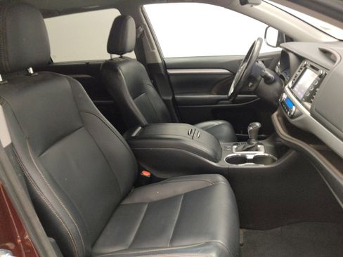 Used 2017 Toyota Highlander XLE image 19