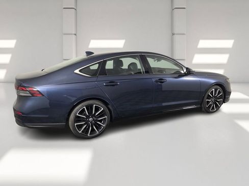 Used 2023 Honda Accord Touring image 5