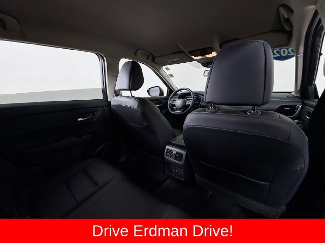Used 2025 Nissan Rogue SL FWD image 29