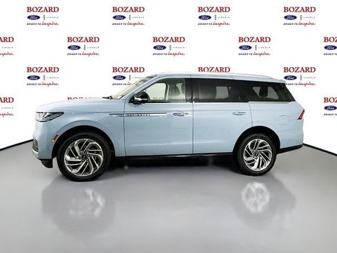 New 2025 Lincoln Navigator Reserve image 4