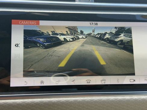 Used 2019 Land Rover Range Rover Velar R-Dynamic SE AWD/4WD image 17