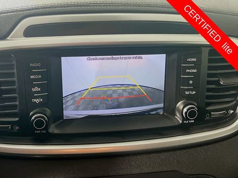 Used 2019 Kia Sorento FWD V6 image 14