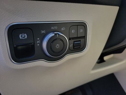 Certified 2025 Mercedes-Benz GLB 250 image 16