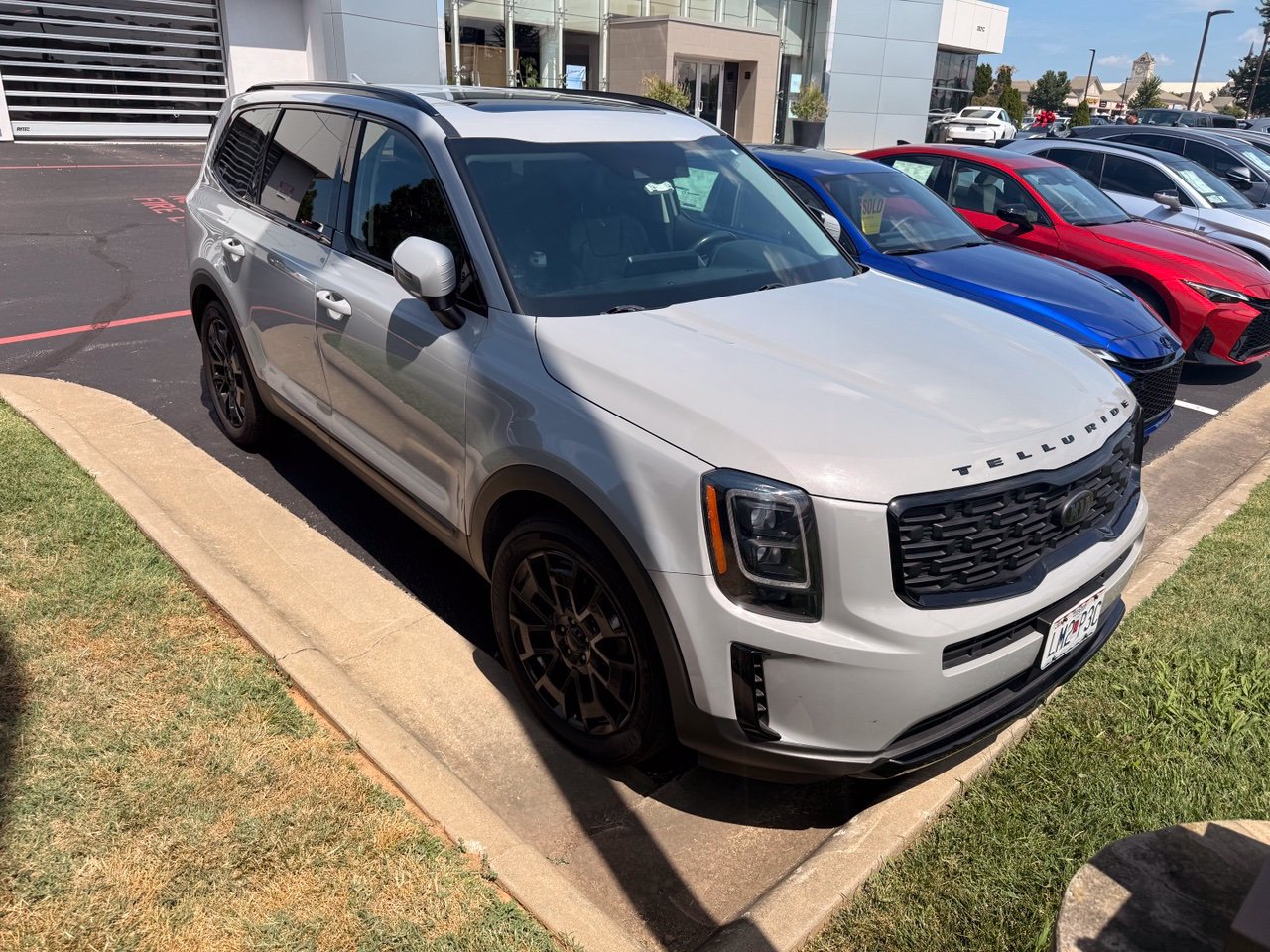 Used 2021 Kia Telluride EX w/ EX Premium Package AWD/4WD image 3