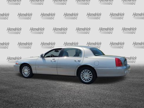 Used 2003 Lincoln Town Car Executive image 8