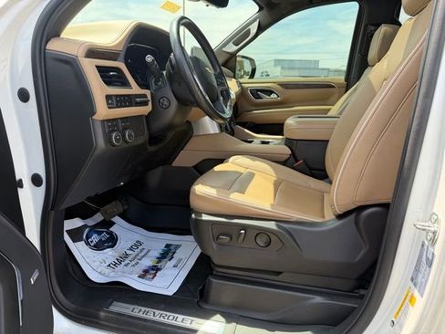 Used 2023 Chevrolet Tahoe Premier AWD/4WD image 23