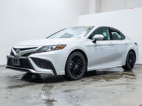 Used 2024 Toyota Camry XSE image 3