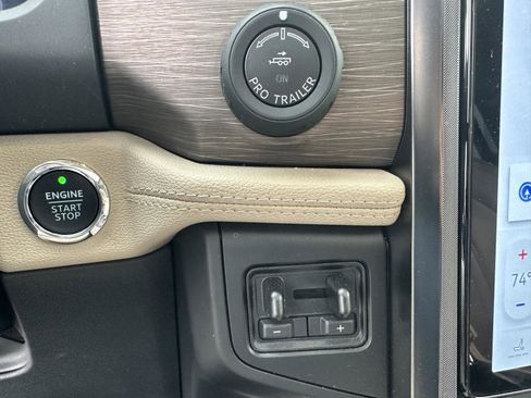 Used 2024 Ford Expedition Limited image 22