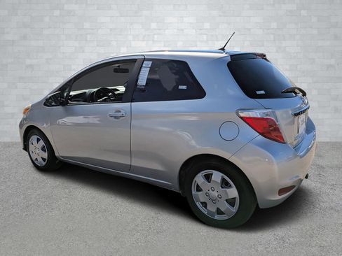 Used 2012 Toyota Yaris L image 7