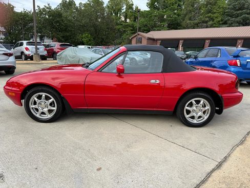 Used 1992 MAZDA MX-5 Miata RWD image 2