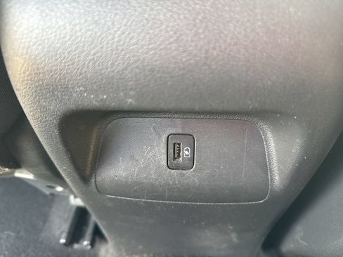 Used 2022 Nissan Sentra SV FWD image 19