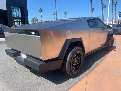 Used 2025 Tesla Cybertruck AWD Crew Cab image 4