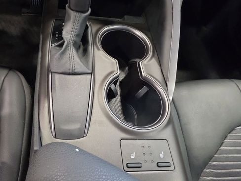 Used 2024 Toyota Camry SE FWD image 19
