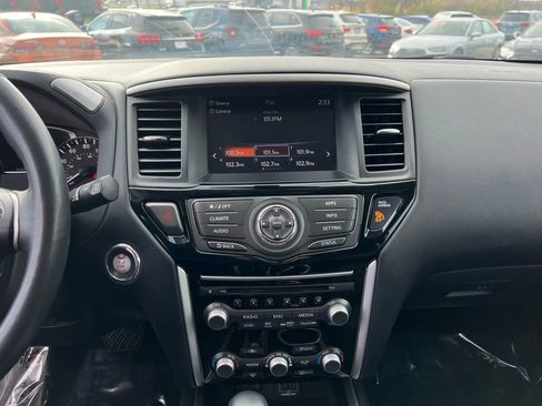 Used 2019 Nissan Pathfinder SV image 13