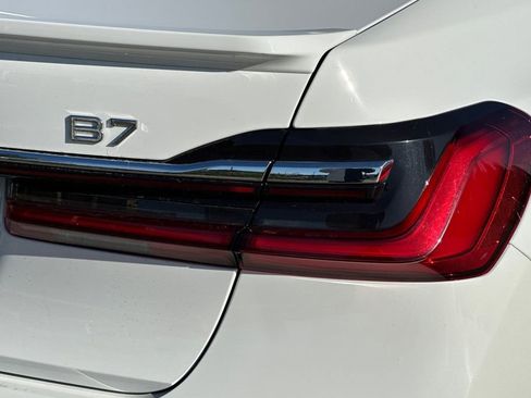 Used 2022 BMW ALPINA B7 xDrive w/ Luxury Rear Seating Package AWD/4WD image 33