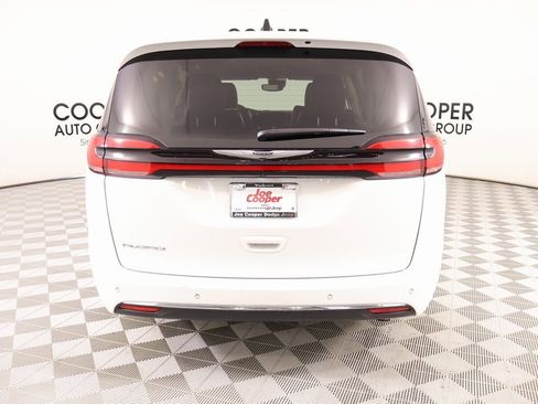 Used 2024 Chrysler Pacifica Touring-L image 22