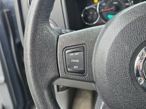 Used 2007 Jeep Commander Sport image 28