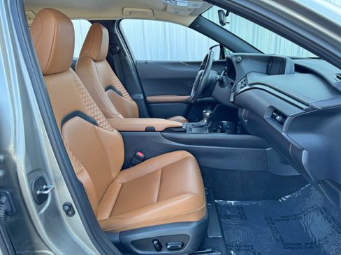Used 2021 Lexus UX 200 image 14