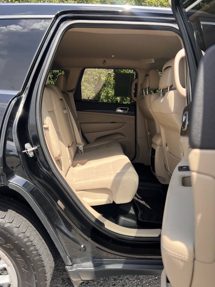 Used 2020 Jeep Grand Cherokee Laredo AWD/4WD image 19