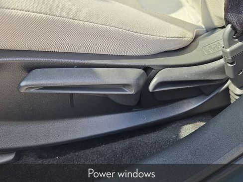 Certified 2025 Honda HR-V LX image 19