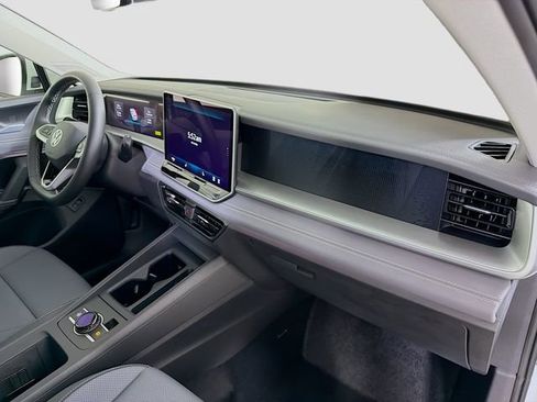 New 2026 Volkswagen Tiguan SE FWD image 28
