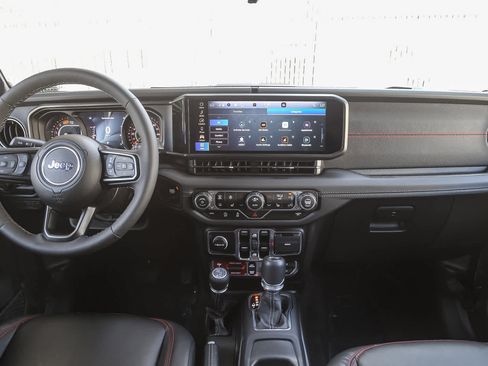 Used 2025 Jeep Wrangler Unlimited Rubicon w/ Convenience Group image 10