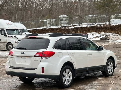 Used 2011 Subaru Outback 2.5i Premium AWD/4WD image 6