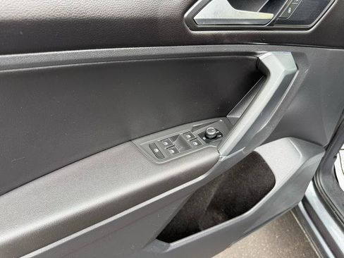 Used 2018 Volkswagen Tiguan SE AWD/4WD image 33