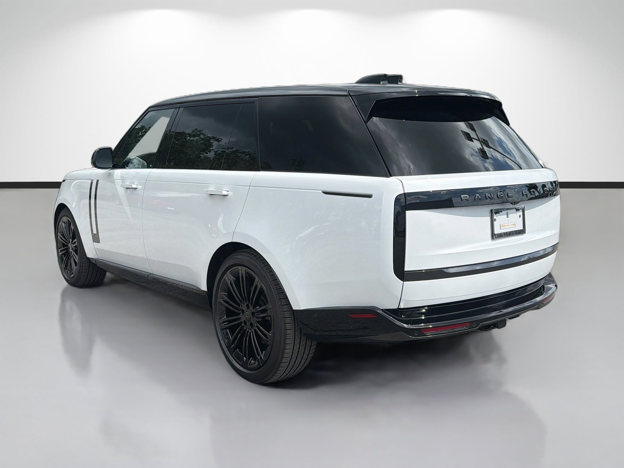New 2026 Land Rover Range Rover Long Wheelbase SE AWD/4WD image 3