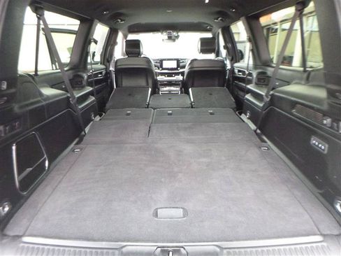 Used 2023 Jeep Wagoneer L Series II AWD/4WD image 27