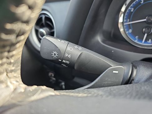 Used 2017 Toyota Corolla L image 30