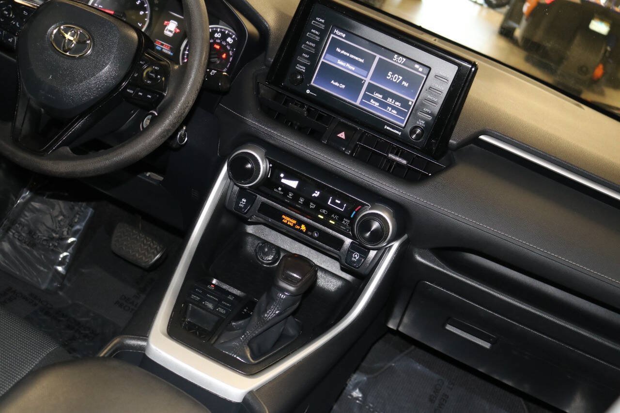 Used 2020 Toyota RAV4 LE w/ Carpet Mat Package AWD/4WD image 22
