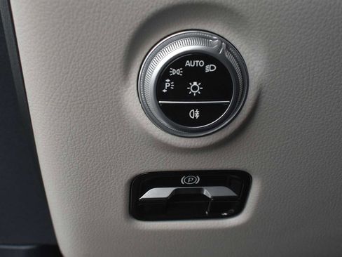 Used 2025 Mercedes-Benz C 300 4MATIC Sedan image 22