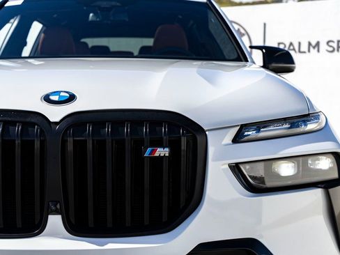 Used 2025 BMW X7 M60i image 9
