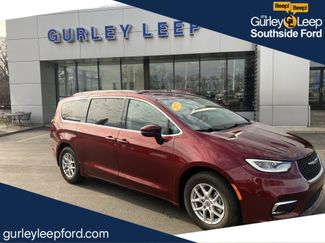 Used 2023 Chrysler Pacifica Touring-L video 1
