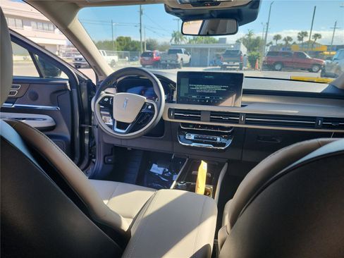 New 2026 Lincoln Corsair Premiere image 11