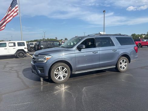 Used 2022 Ford Expedition Max XLT AWD/4WD image 3