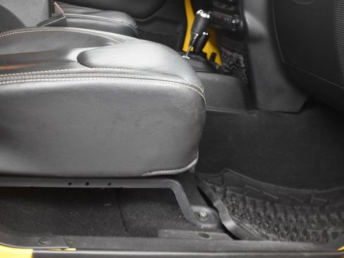 Used 2015 Jeep Wrangler Unlimited Sahara w/ Connectivity Group image 21