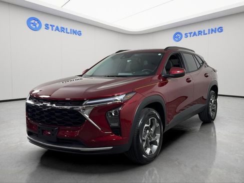 Used 2025 Chevrolet Trax LT w/ Driver Confidence Package image 16