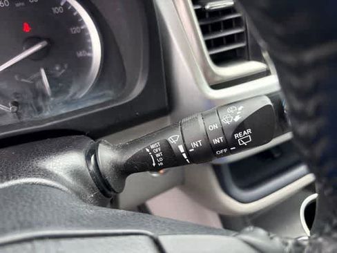 Used 2018 Toyota Highlander XLE AWD/4WD image 17
