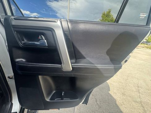 Used 2018 Toyota 4Runner SR5 AWD/4WD image 29